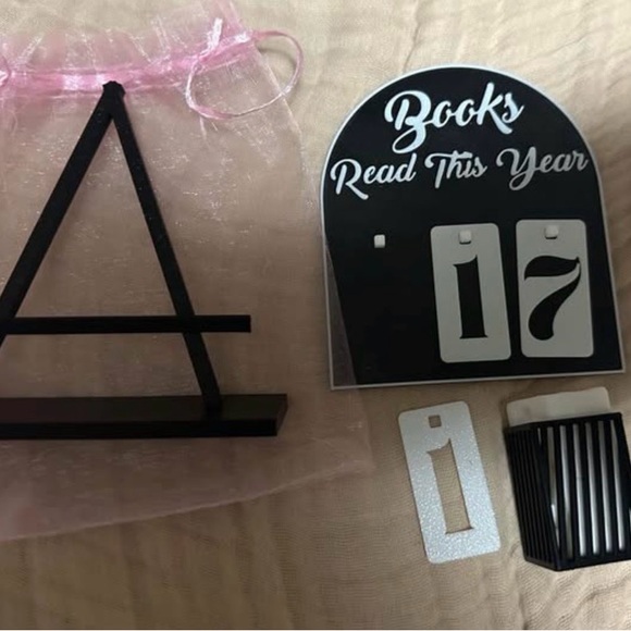 Book Tracker - Picture 1 of 1